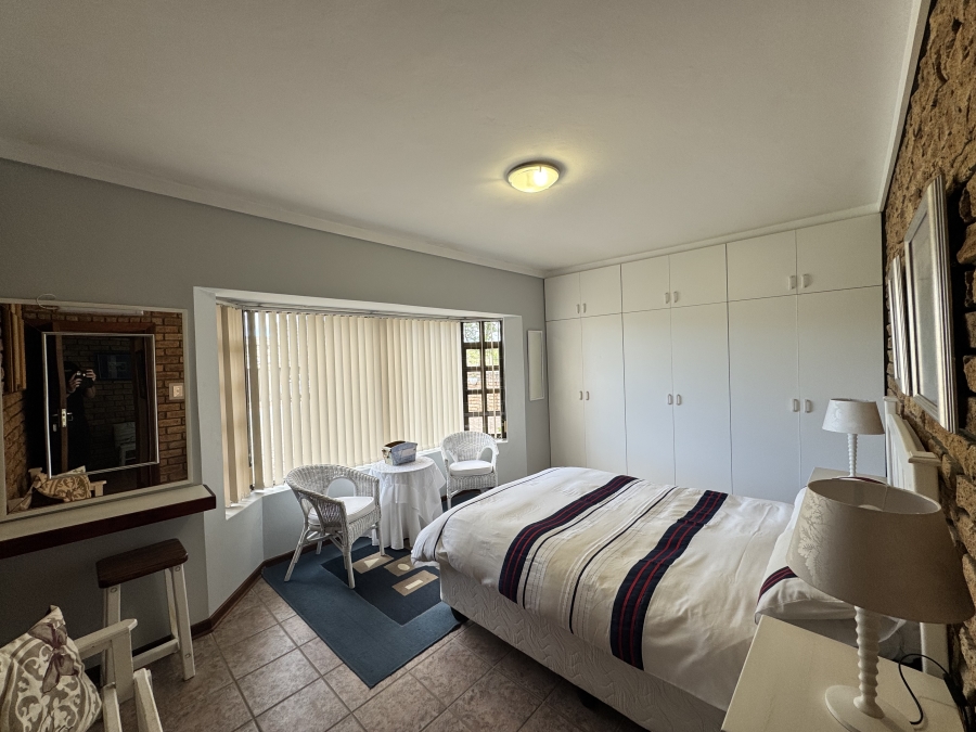 To Let 5 Bedroom Property for Rent in Stilbaai Wes Western Cape